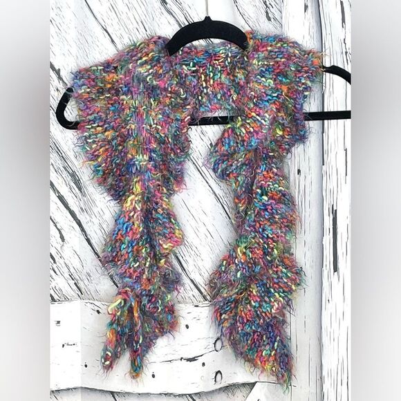 Hand knitted ruffled fabric scarf multicolored - Picture 1 of 3